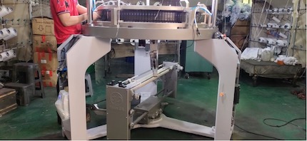 The cloth rolling machine